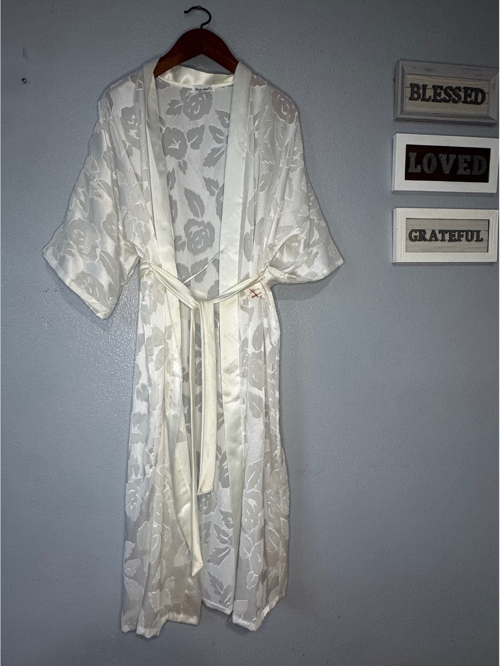 Vintage Lucie Ann Robe Medium Ivory Floral Jacquard Satin Trim Made In USA NWT - Picture 2 of 8